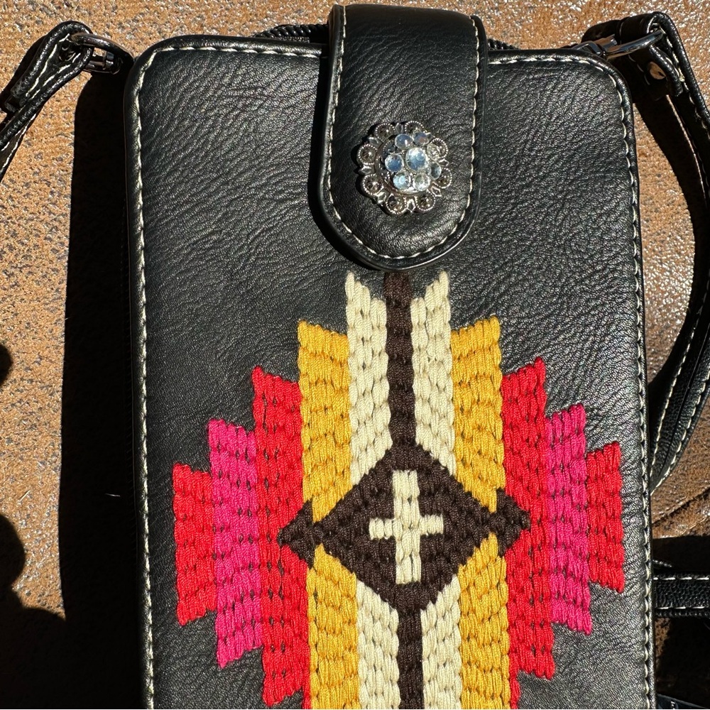 Perfect Rodeo Accessory… Western Wallet/ Phone Crossbody With Rhinestone Concho - Picture 6 of 6